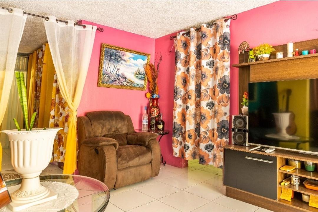 Colorful Private Room Oasis Montego Bay Dış mekan fotoğraf
